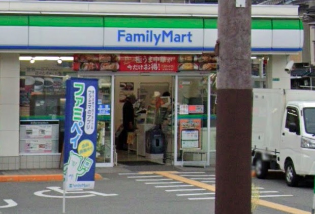 コンビニ　ファミリーマート 港晴四丁目店（コンビニ）まで128m