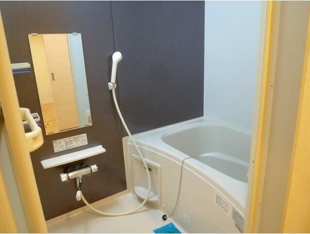 バス・シャワールーム　雨の日でも安心の浴室乾燥機付きです♪