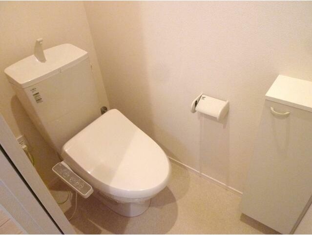 トイレ　嬉しい温水洗浄便座♪