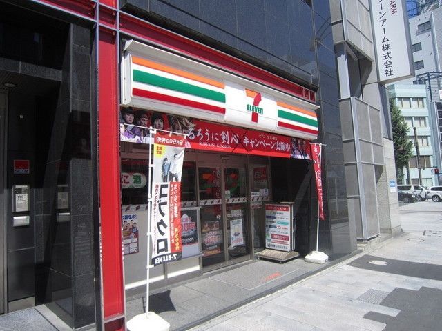 コンビニ　セブンイレブン（コンビニ）まで300m