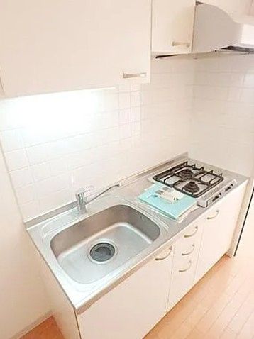 キッチン　別タイプ部屋です。雰囲気や色味の参考としてご確認ください。