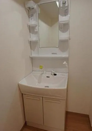 洗面設備　別部屋の写真を使用しております。