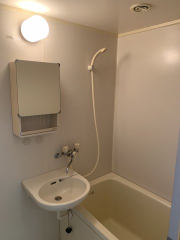 バス・シャワールーム　落ち着いた空間のお風呂です