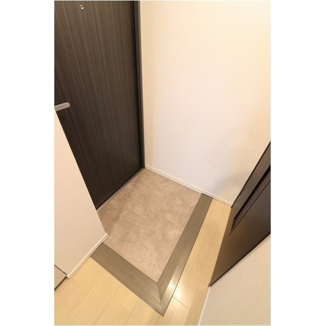 玄関　上階同タイプのお部屋です