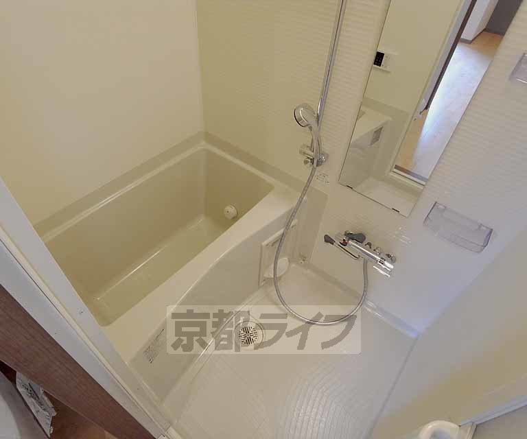 バス・シャワールーム　追炊きのついた素敵バスルーム