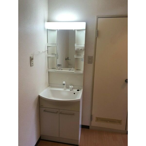 洗面設備　脱衣スペースもあります