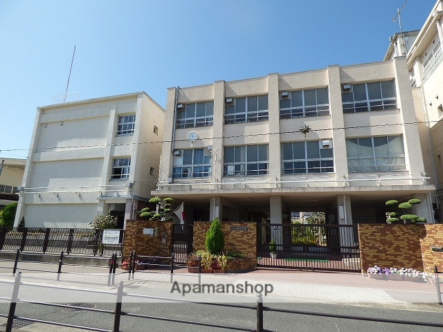 中学校　新生野中学校（中学校）まで253m