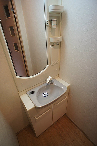 洗面設備　写真は別号室です。現況優先になります。