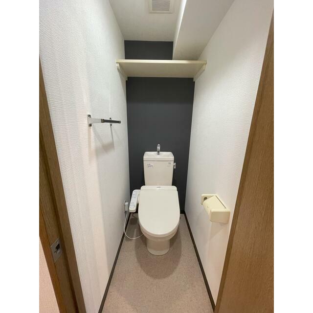 トイレ　アクセントクロスがお洒落