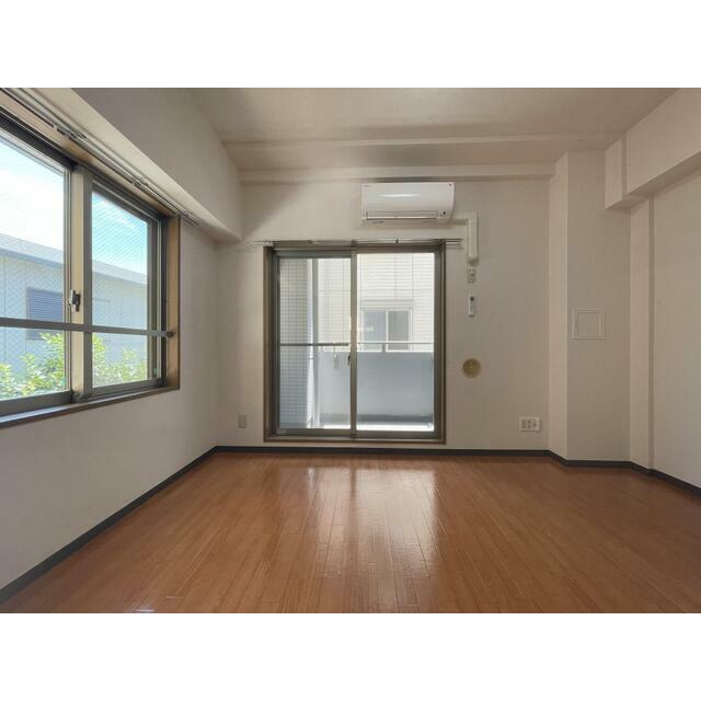 居室・リビング　２面採光のお部屋です