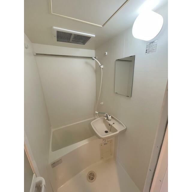 バス・シャワールーム　浴室乾燥機付きがうれしいですね