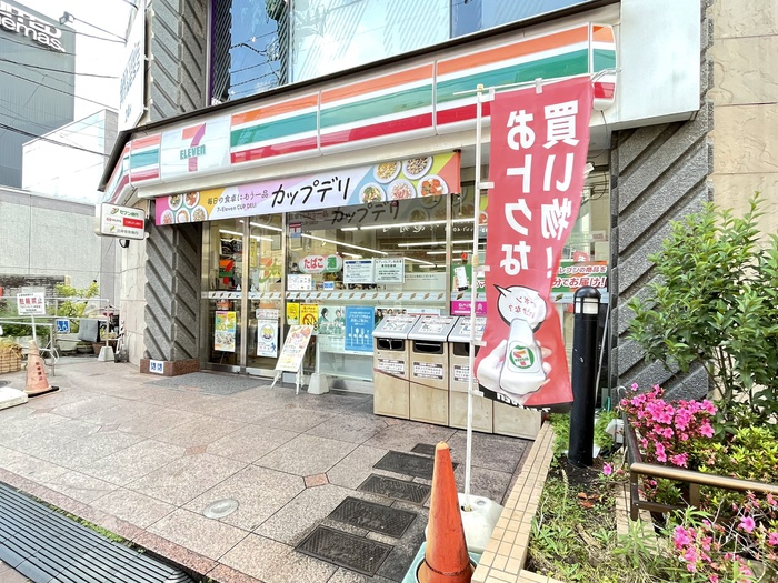 コンビニ　セブンイレブン（コンビニ）まで375m
