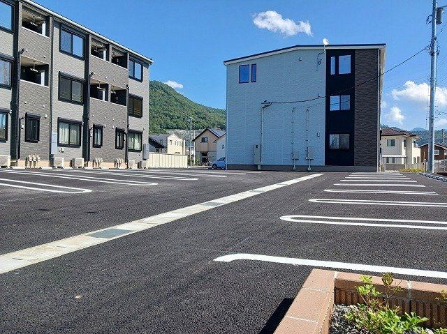 駐車場　車をお持ちの方に嬉しい駐車場付きの物件です