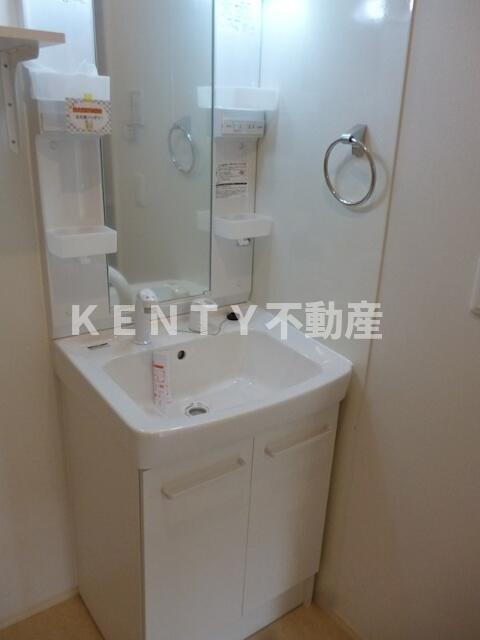 洗面設備　ゆったりとスペースのある洗面所