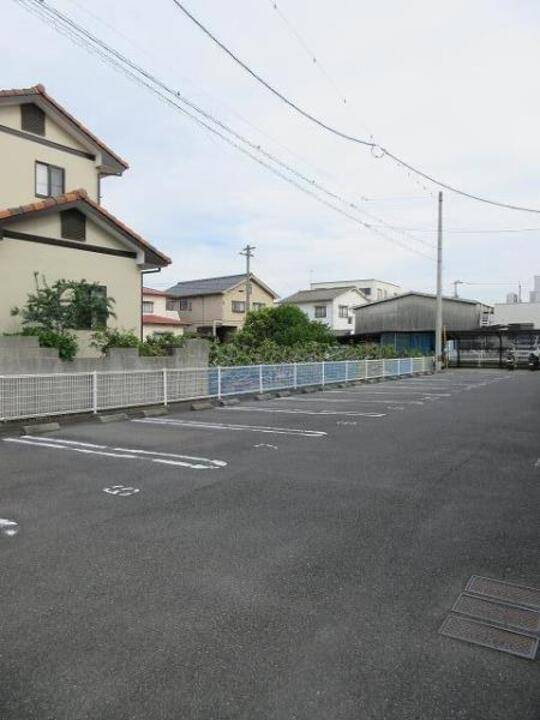 駐車場　駐車場