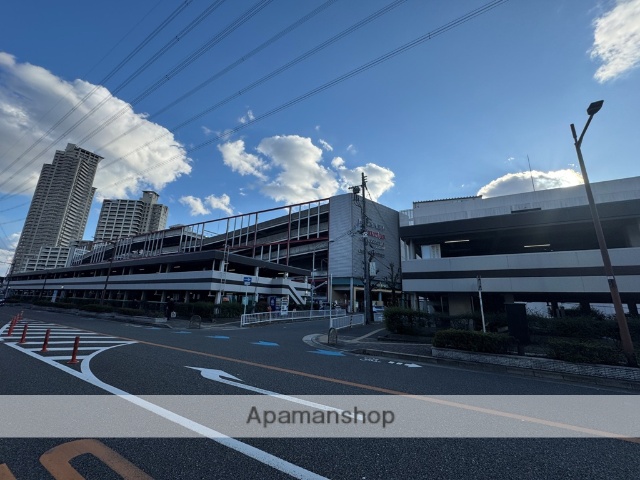 ショッピングセンター　京阪百貨店くずはモール店（ショッピングセンター）まで581m