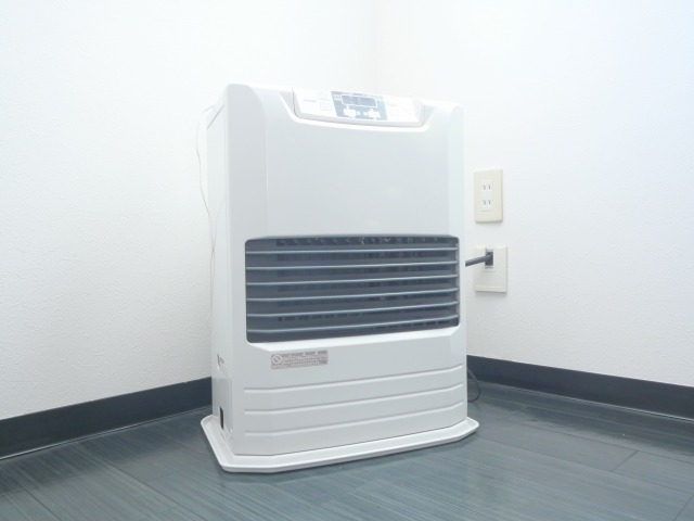 その他設備　経済的な灯油FF暖房です！