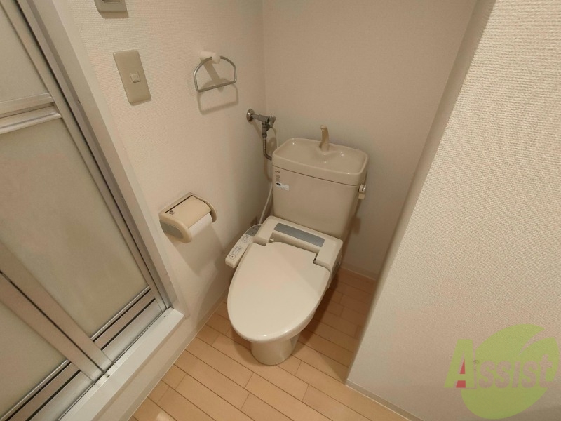 トイレ　暖房便座付きのトイレです。快適に使えます。