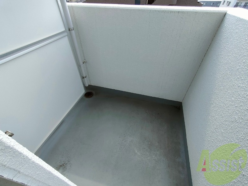 バルコニー　こちらはバルコニー。洗濯物が干せるようになっています。