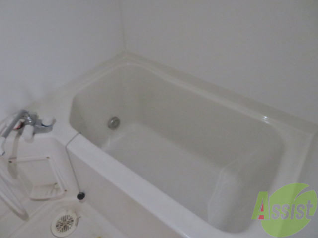 バス・シャワールーム　こちらはお風呂。一日の疲れをここで癒してください。