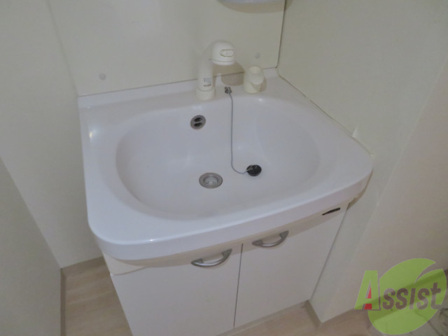 洗面設備　洗面台。朝の身支度はここでばっちり決めましょう。