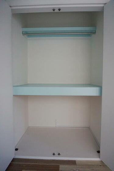 収納　奥行きのあるクローゼットなので、タップリ収納できます。