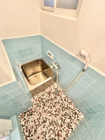 バス・シャワールーム　落ち着いた空間のお風呂です