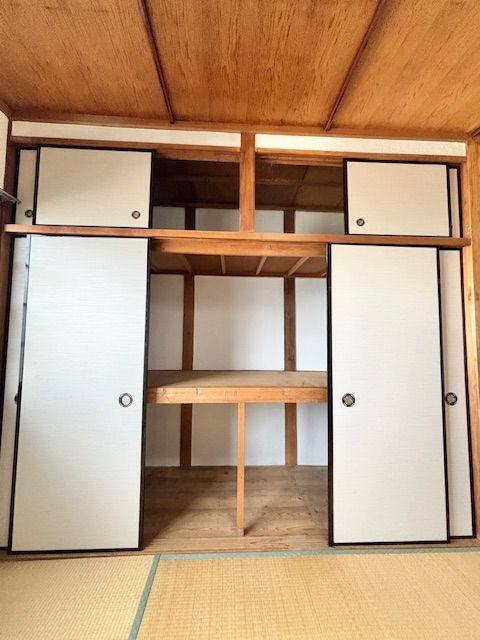 収納　1階　和室押入