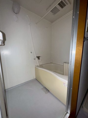 バス・シャワールーム　コンパクトで使いやすいお風呂です