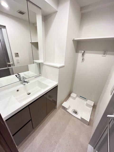 洗面設備　スペースが確保できる洗面所です