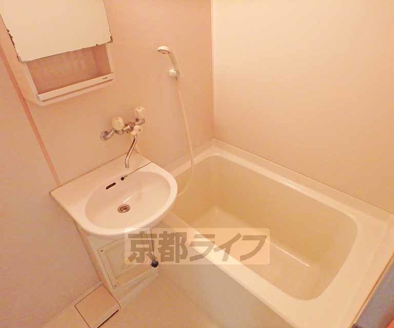 バス・シャワールーム　ゆったりと入ることが出来るお風呂です。