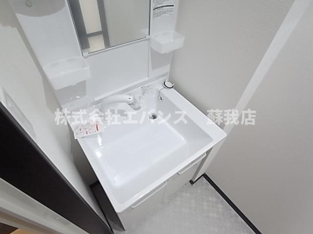 洗面設備　使いやすい独立洗面台です