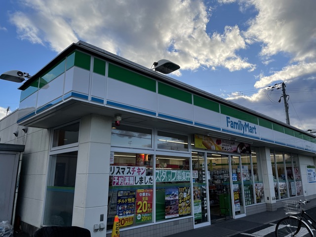 コンビニ　ファミリーマート八日市ひばり丘店（コンビニ）まで1182m