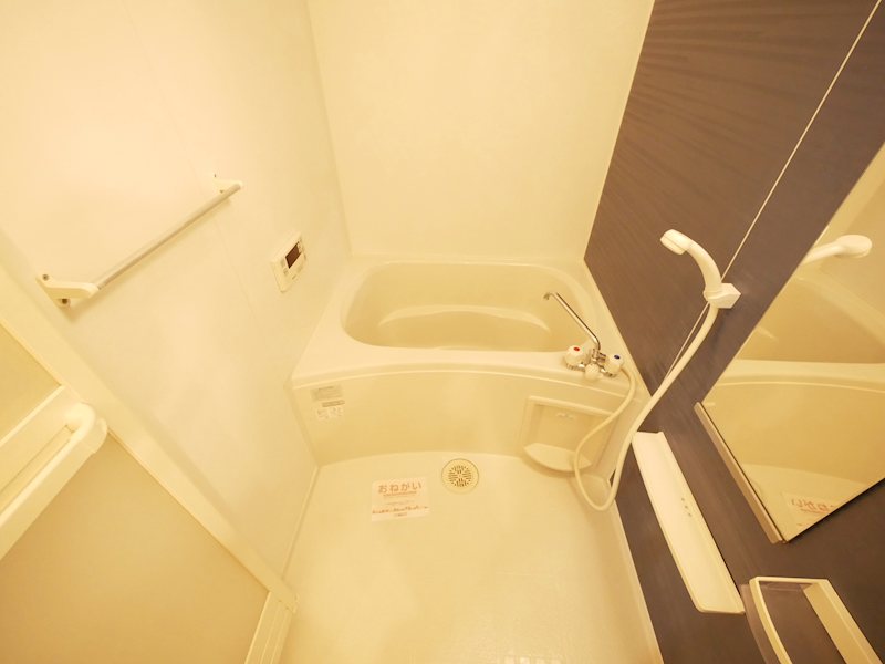 バス・シャワールーム　シャワー・追い焚き給湯