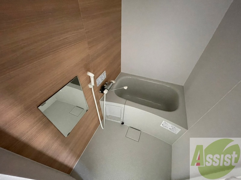 バス・シャワールーム　バスルームはこちらです。広々としてゆったり休めます。