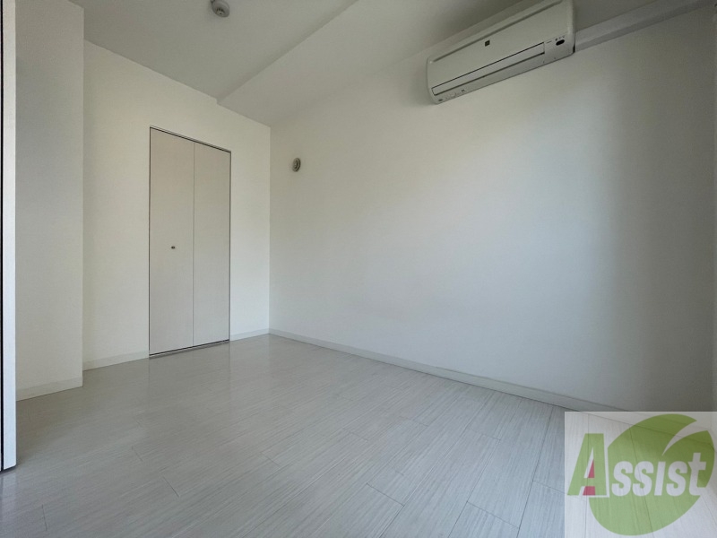 その他部屋・スペース　ダイニングキッチンの隣には洋室があります。寝室ですね。