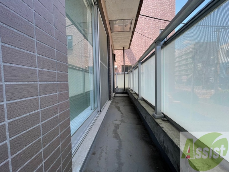 バルコニー　こちらはバルコニー。洗濯物が干せるようになっています。