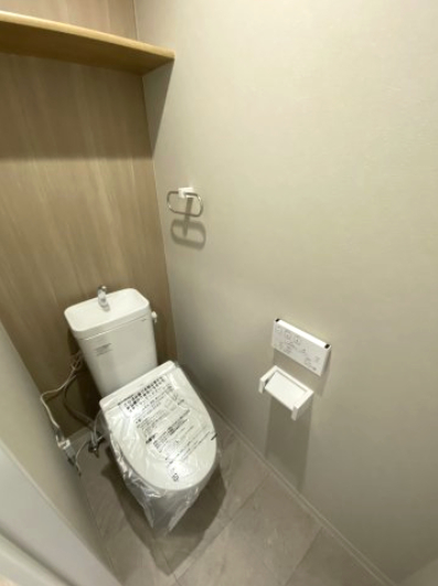 トイレ　トイレもきれいです洗濯機置場