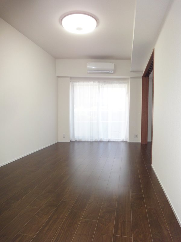 居室・リビング　室内写真は同タイプ別号室です