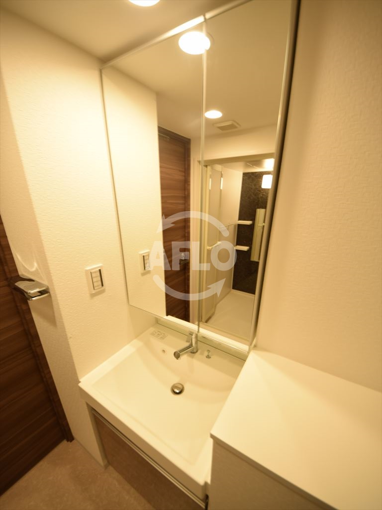 洗面設備　ルーエ本町　洗面化粧台