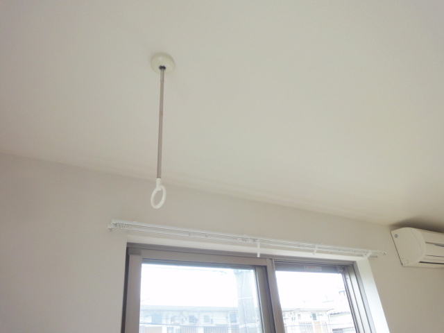 その他部屋・スペース　★雨の日も安心★洗濯物が干せる室内物干フック付きです★