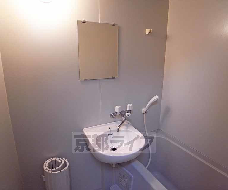 洗面設備　シンプルな洗面台です！