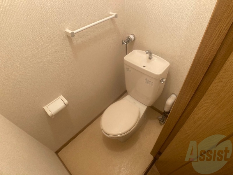 トイレ　こちらはトイレです。清潔感があり、安心して使用できます。