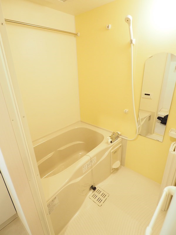 バス・シャワールーム　浴室乾燥機付き。