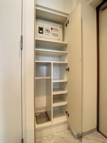玄関　（別タイプ参考写真）アイル文京白山　文京区白山1
