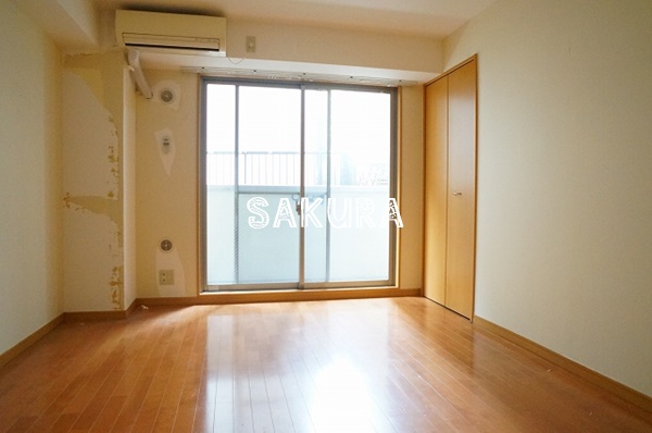 居室・リビング　こちらのリビングで趣味の時間をお楽しみください♪