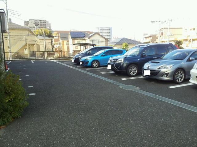 駐車場　敷地内駐車場空きあり