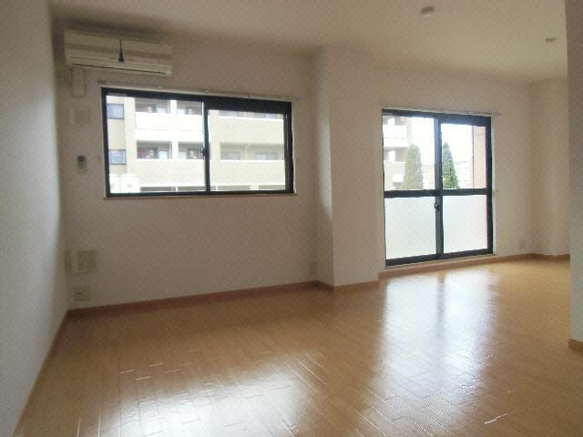 居室・リビング　他号室の写真になります。