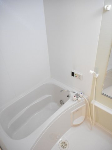 バス・シャワールーム　コンパクトで使いやすいお風呂です