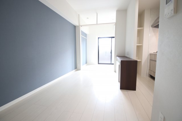 居室・リビング　こちらのリビングで趣味の時間をお楽しみください※同シリーズの